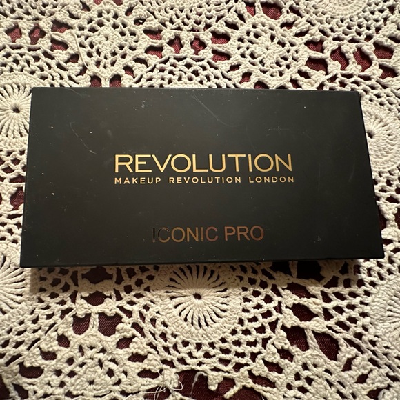 Makeup Revolution Iconic Pro 1 Salvation Eye Shadow Palette - Picture 1 of 4